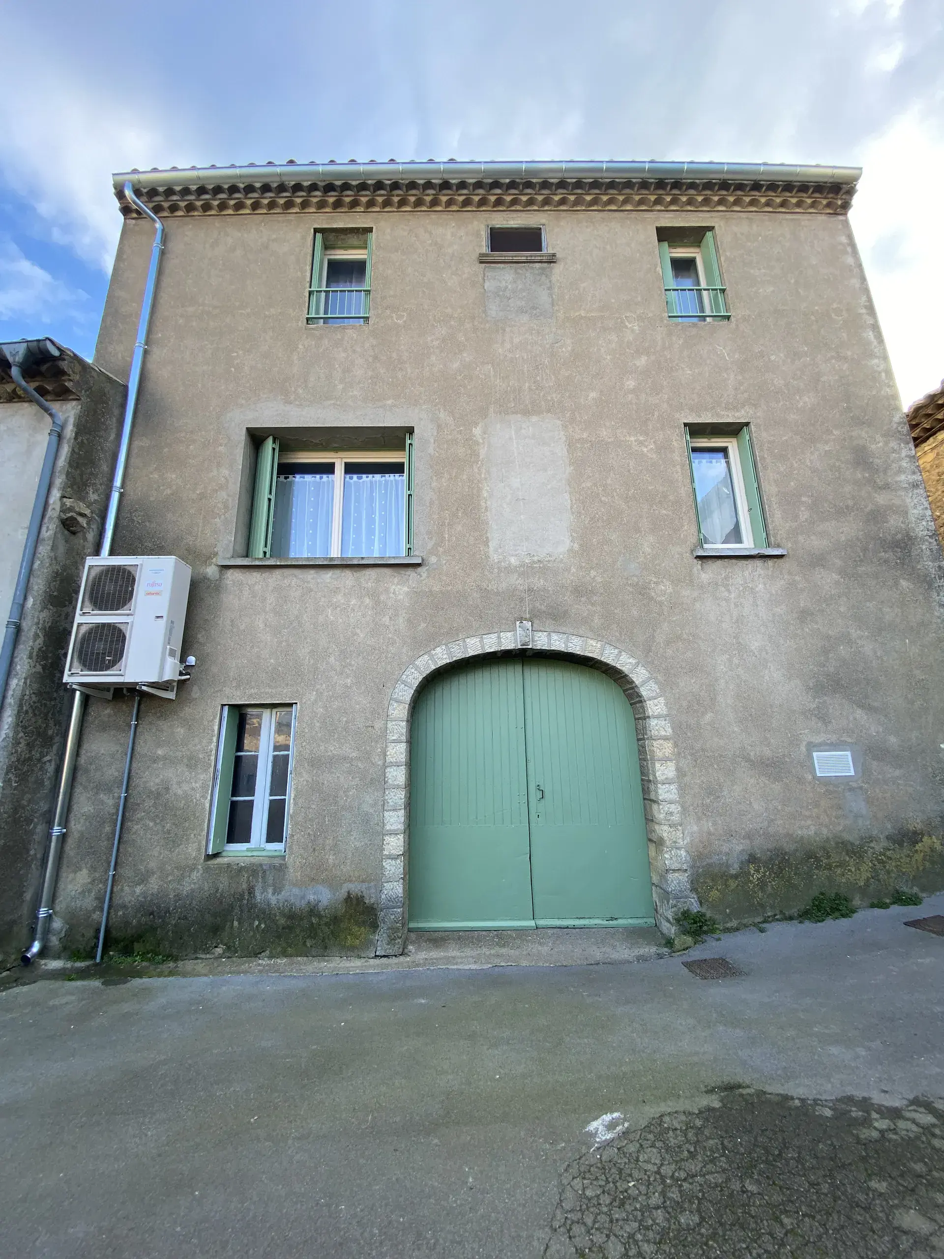 Chéneaux et gouttières rénovés sur maison ancienne