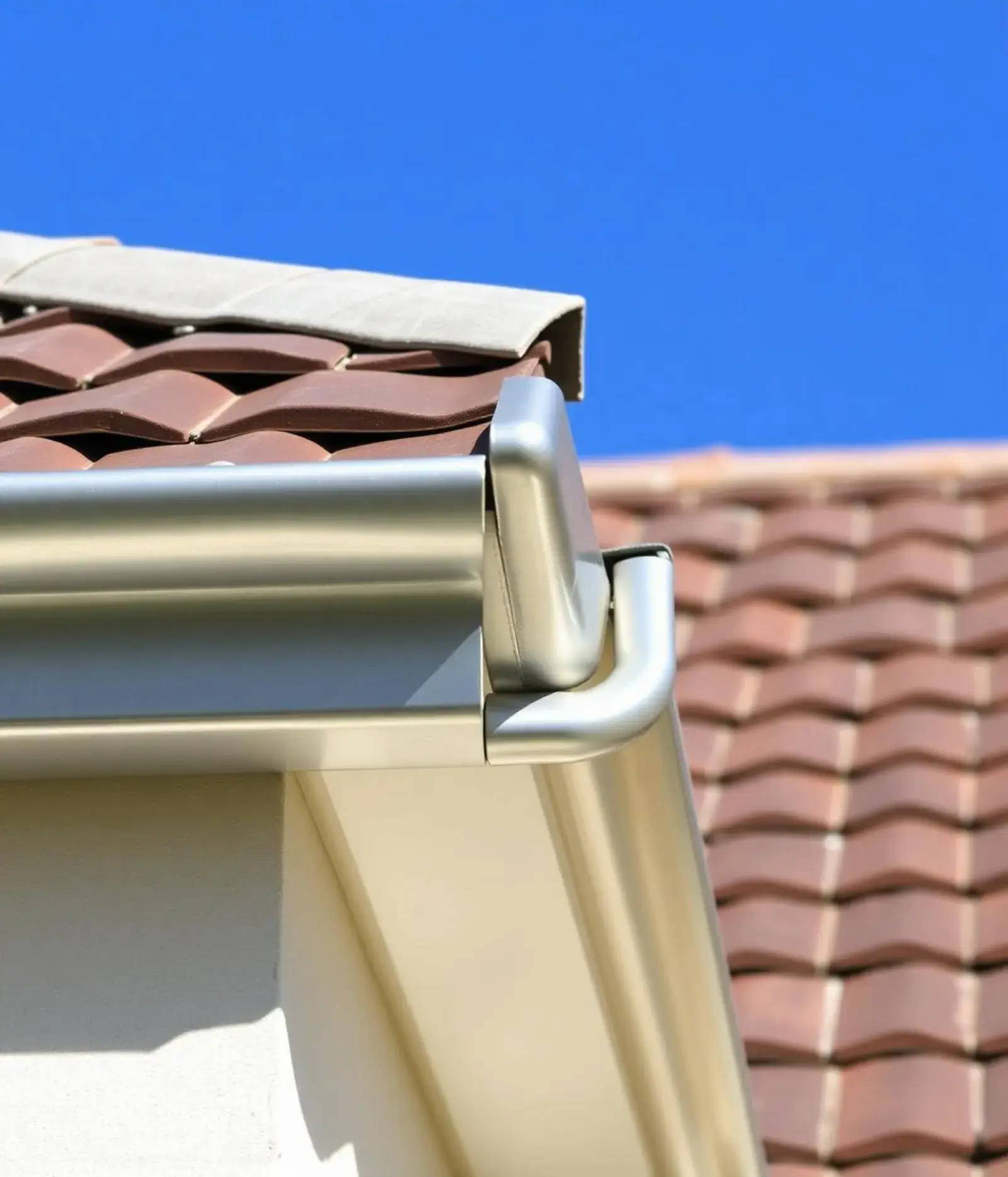 Gouttière aluminium sur toiture pour évacuation des eaux pluviales